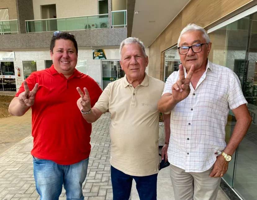 Zé Aldemir recebe apoio de ex-vice-prefeito e ex-vereador (Foto: Divulgação)