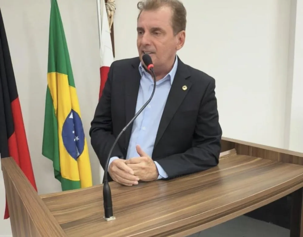 Chico Mendes durante sessão especial na Câmara de Cajazeiras (Foto: Assessoria) 
