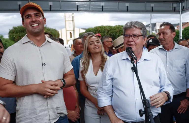 João Azevêdo entrega PB-356 e assegura desenvolvimento econômico do Vale do Piancó