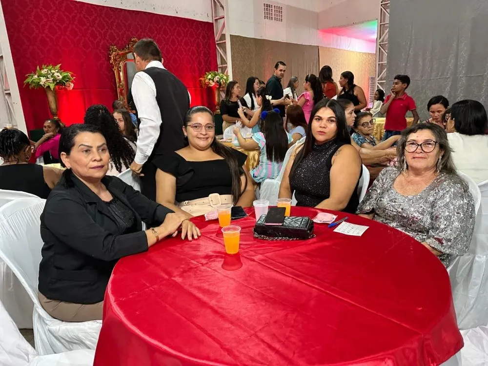Prefeitura de Bernardino Batista realiza mais um jantar em homenagem ao Dia das Mães com sorteio de prêmios e música ao vivo