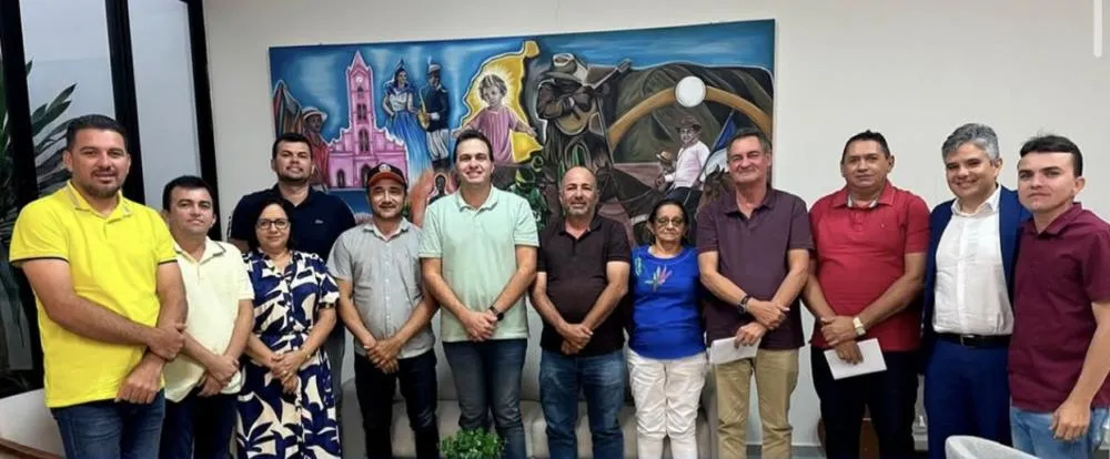 Espedito Filho se reúne com vereadores e secretários para dialogar sobre o enfrentamento aos bloqueios dos precatórios (Foto: Divulgação)