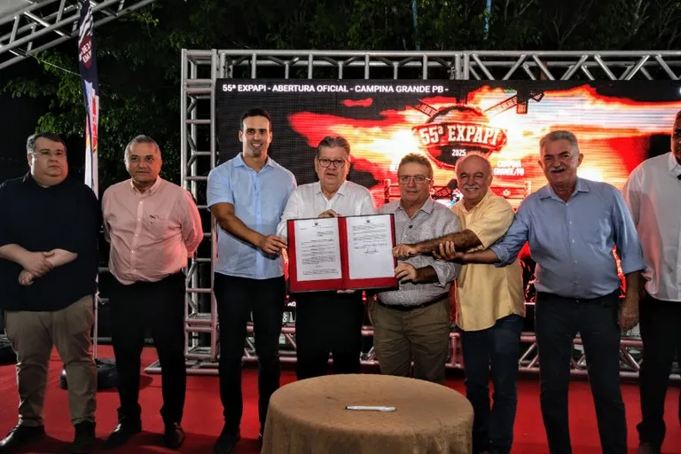 João Azevêdo abre 55ª Expapi e assina decreto que reduz ICMS sobre venda de máquinas agrícolas pesadas na Paraíba