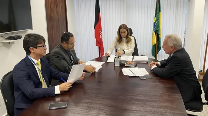 Zé Aldemir é recebido pela senadora Daniela Ribeiro (Foto: Divulgação)