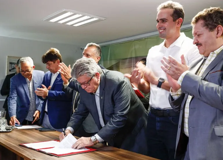 João Azevêdo autoriza medidas para fomentar o comércio e a economia de Campina Grande