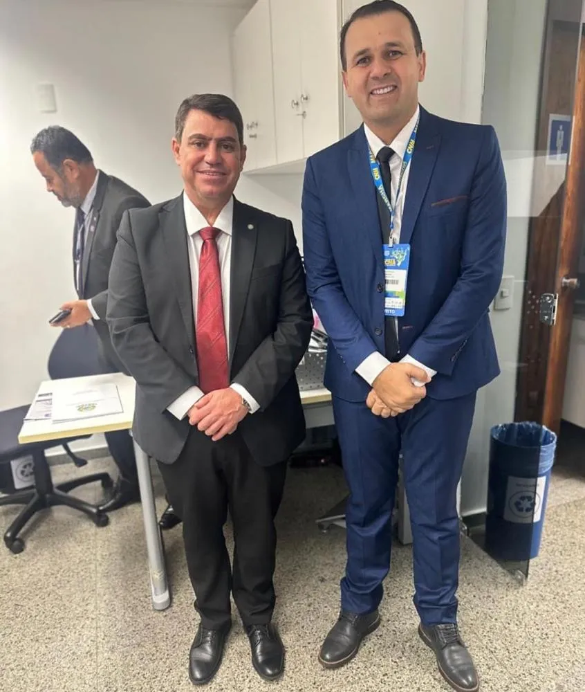 Dinho Dowsley ao lado de Aldo Andrade, prefeito de Bernardino Batista (Foto: Divulgação)