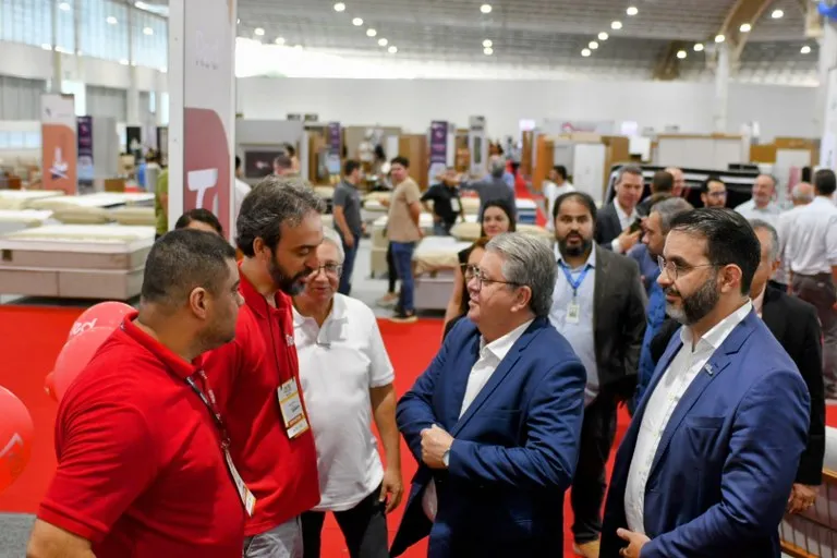 João Azevêdo prestigia 2ª edição do Salão Móvel Paraíba e destaca capacidade de atração de grandes eventos no Estado