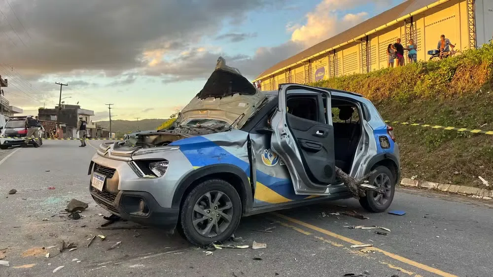 Homem morre em acidente envolvendo carro da prefeitura de Serra da Raíz, no Brejo da Paraíba (Foto: Pedro Júnior/TV Cabo Branco)