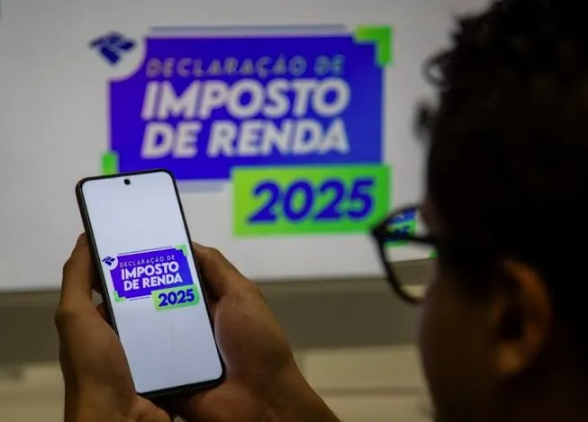 Veja melhores horários para entregar o Imposto de Renda 2025 e saiba declarar em 15 minutos