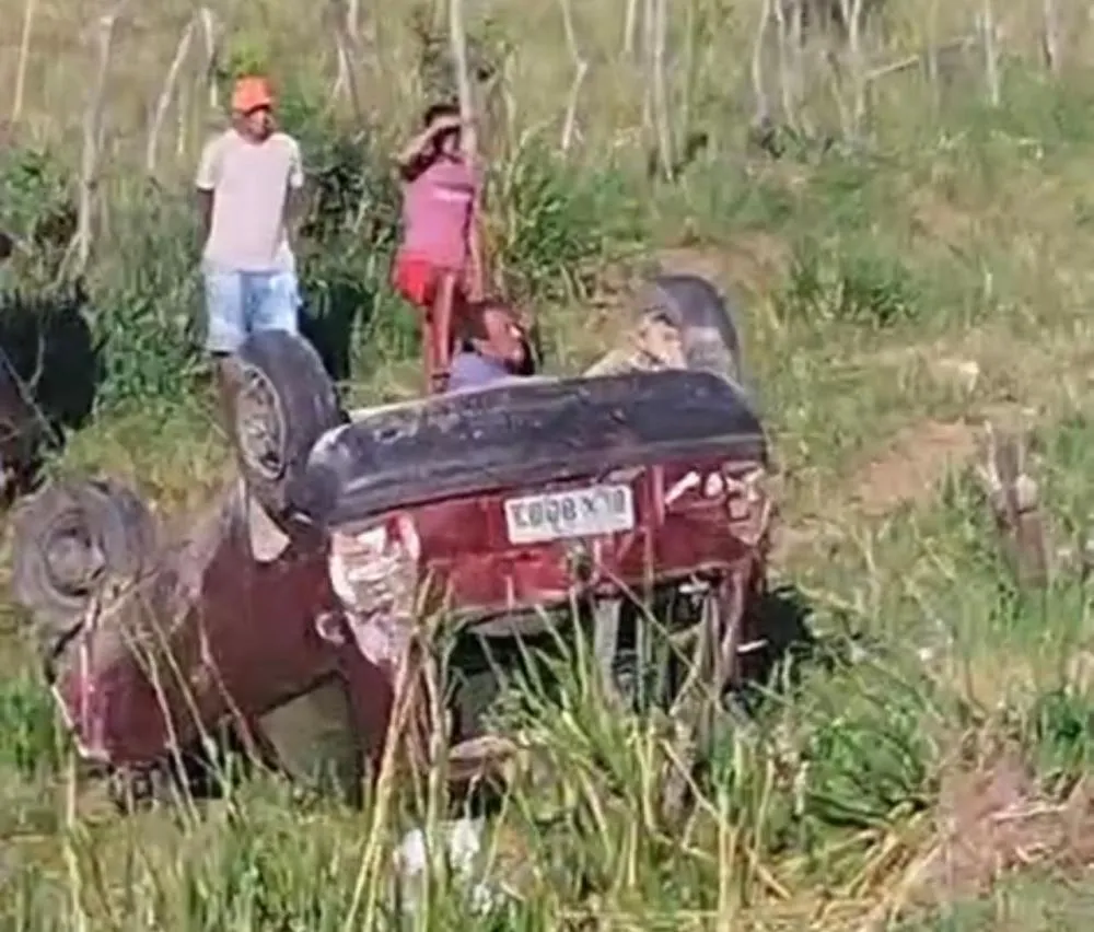 Motorista morre em acidente na PB-400 entre Monte Horebe e Bonito de Santa Fé; ocupantes foram socorridos pelos Bombeiros e Samu