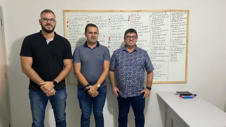 Prefeito Aldo Andrade se reúne com técnicos e garante início das obras de asfaltamento de ruas em Bernardino Batista