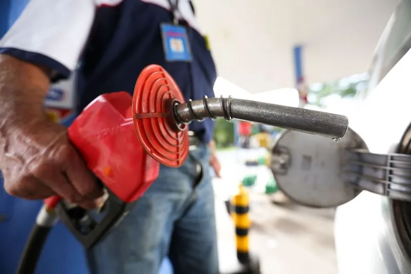 Petrobras reduz o preço da gasolina A para distribuidoras a partir desta terça-feira (03)