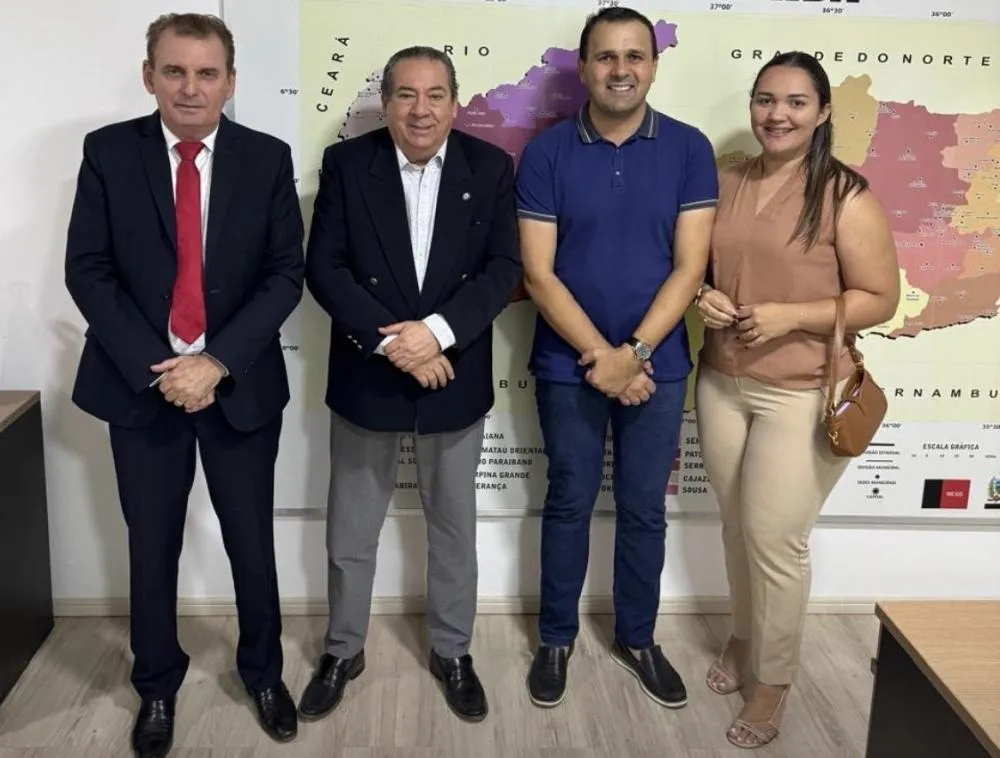 Aldo Andrade é recepcionado no gabinete do governador João Azevêdo (Foto: Divulgação)