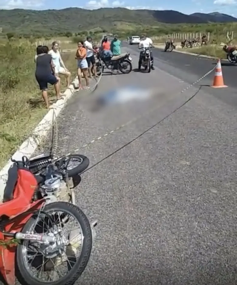 Mulher perde a vida e outra fica ferida em acidente de moto entre Carrapateira e Nazarezinho