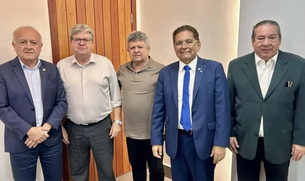 Deputado estadual Branco Mendes, marcou presença na última reunião realizada em prol de Gurinhém-PB | Foto: Instagram
