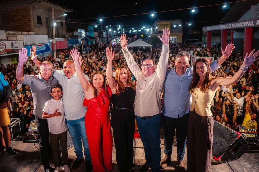 Deputado Júnior Araújo prestigia festa de Santo Antônio ao lado do prefeito Ceninha Lucena | Foto: Divulgação