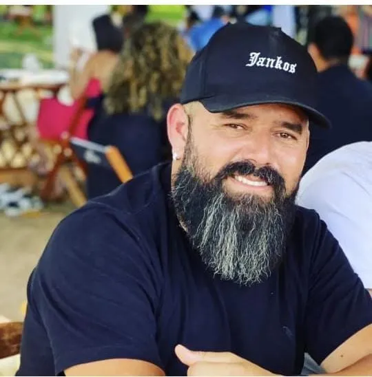Cantor de forró de 43 anos morre durante apresentação em Juazeiro da Bahia 