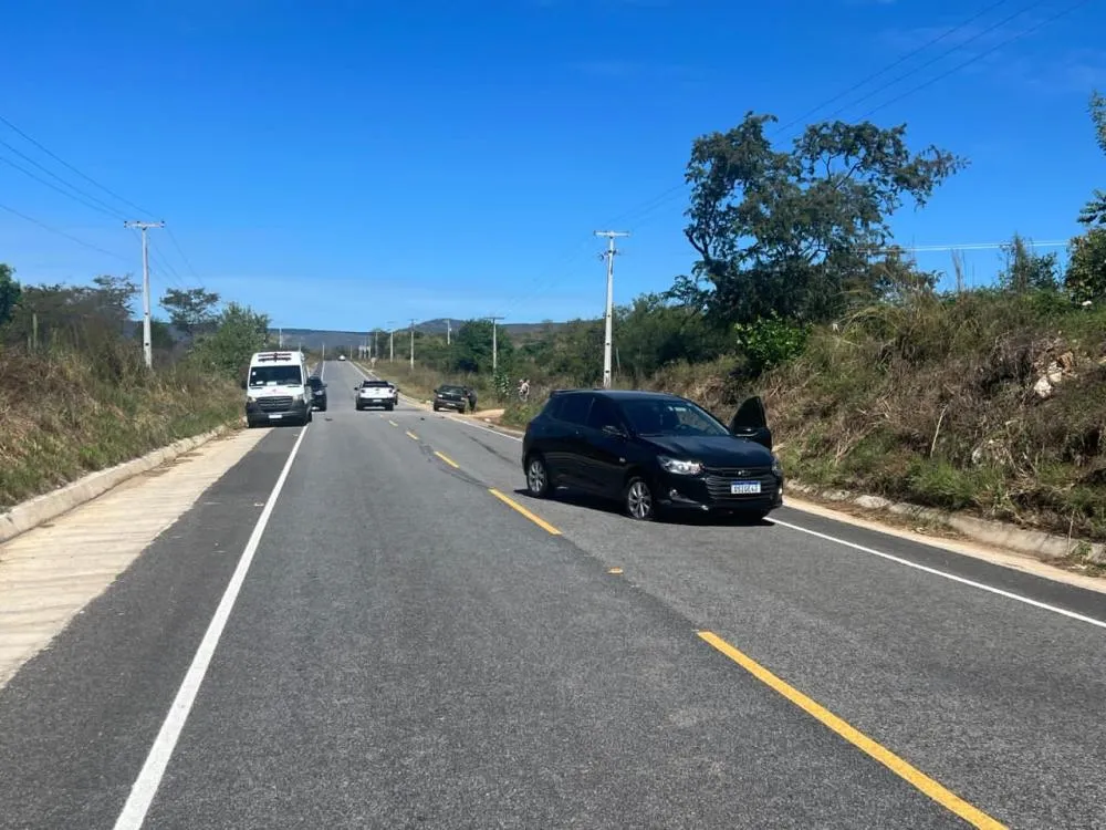 Batida entre carro e moto deixa casal ferido na PB-400, próximo a São José de Piranhas
