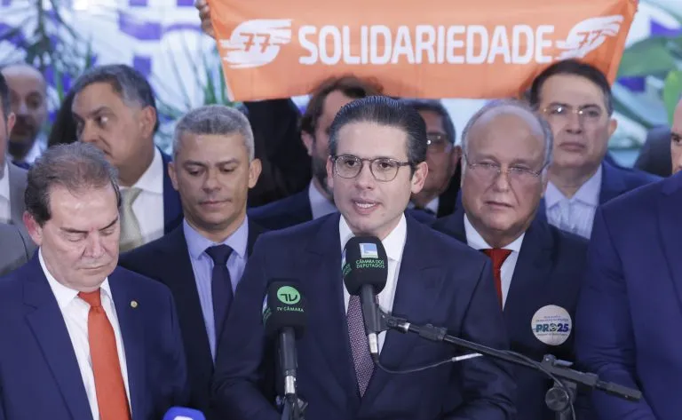 A solenidade contou com a participação dos presidentes nacionais dos dois partidos
