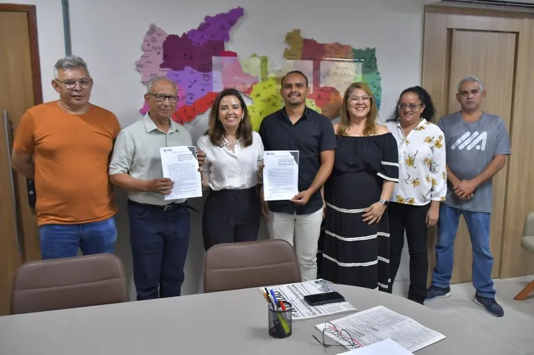 Governo do Estado assina contratos para a construção de cisternas em mais 16 municípios paraibanos