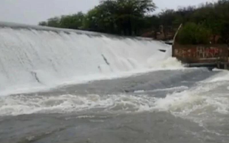 Chuvas intensas elevam nível dos açudes da Paraíba e dez reservatórios do estado sangram nesta quarta-feira (2)