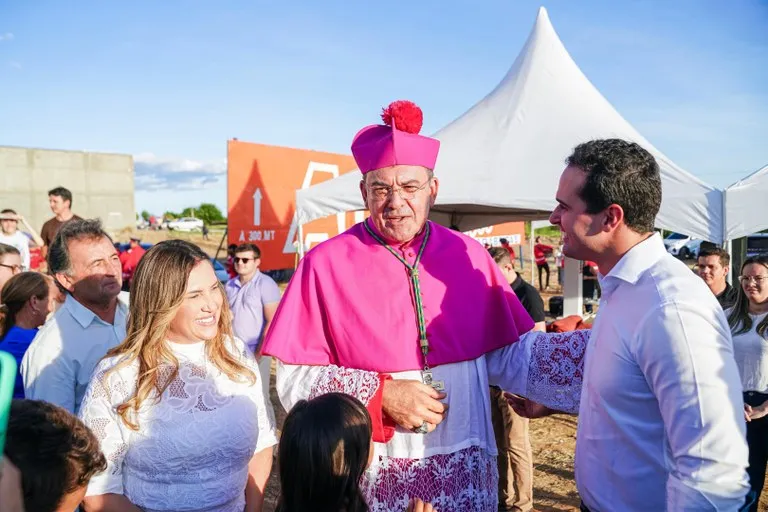 REPERCUTE: Em Cajazeiras, vice-governador Lucas Ribeiro prestigia posse de Dom Francisco Gabriel como novo bispo diocesano