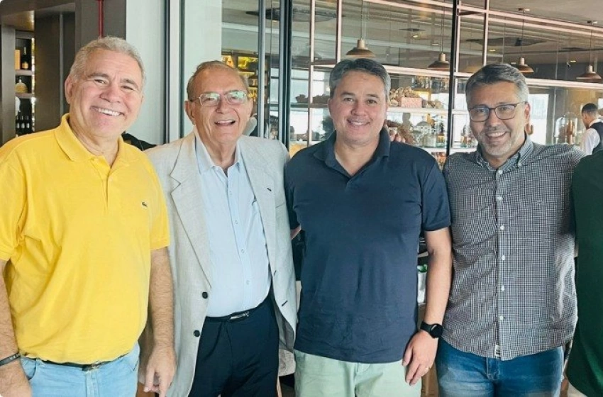A reunião contou com a presença do senador Efraim Filho (União Brasil), do presidente estadual do PL, Marcelo Queiroga, e do deputado federal Cabo Gilberto Silva (PL).