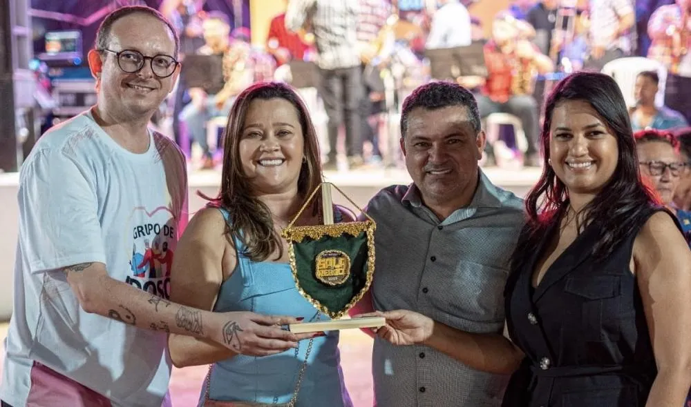 Prefeito Luiz Claudino prestigia Sala de Reboco na Vila do Sertão e celebra cultura regional com o Grupo SãoJoanense de Dança