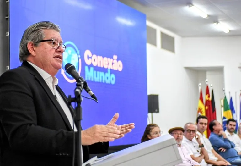 João Azevêdo lança nova edição do Conexão Mundo com ampliação de países para intercâmbio e inclusão de alunos do 1º ano do Ensino Médio