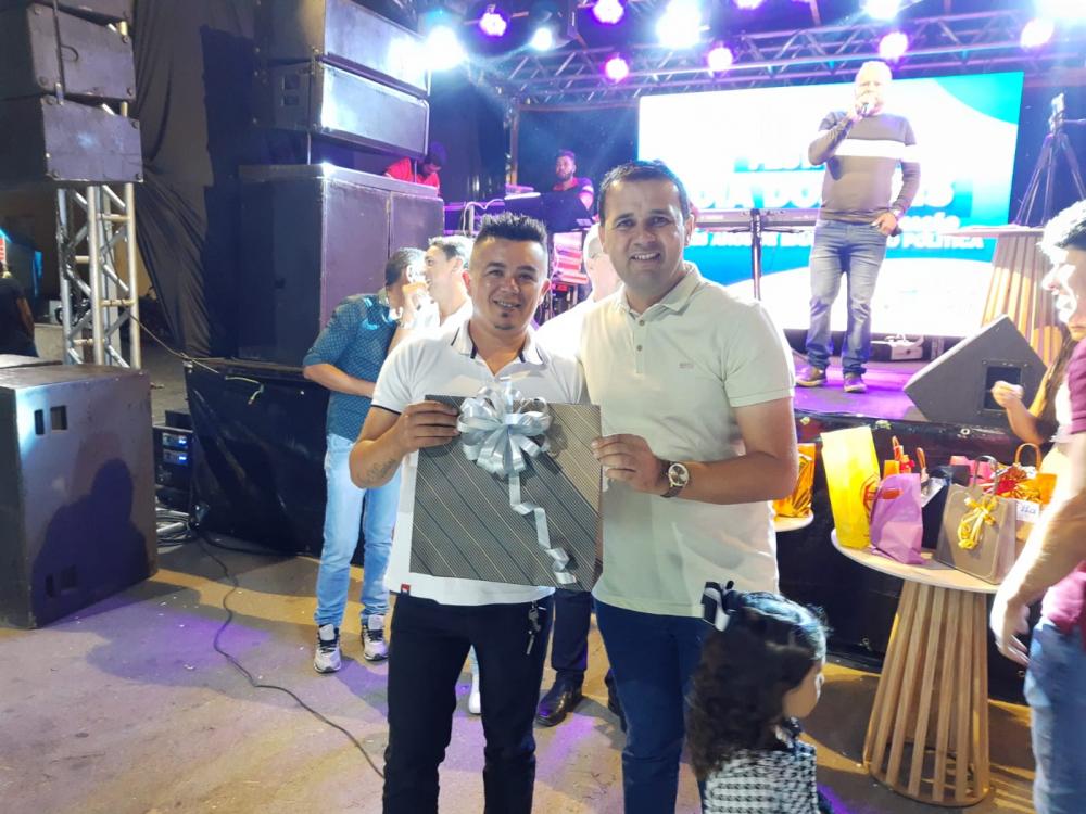 Festa em praça pública celebra o dia dos pais e lançamento da programação dos 28 anos de emancipação política de Bernardino Batista 