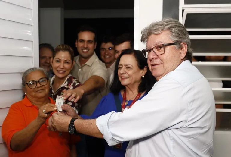 João Azevêdo entrega Cidade Madura, equipamentos de Saúde e autoriza novos investimentos em Mamanguape