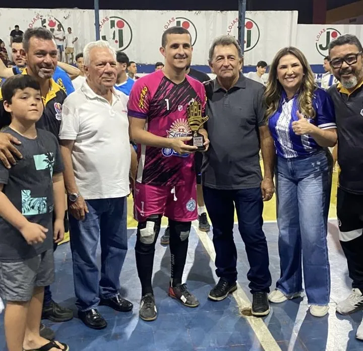Corrinha Delfino e Zé Aldemir prestigiam final do Campeonato Municipal de Futsal|Foto: Divulgação