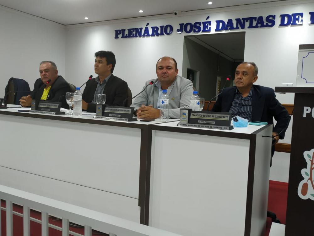 Diurante sessão ordinária na câmara de São José de Piranhas (foto: tribuna10) 