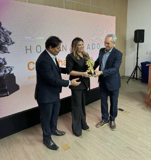 Prefeitura de Cajazeiras é premiada em Recife em reconhecimento a gestões públicas que se destacam no país