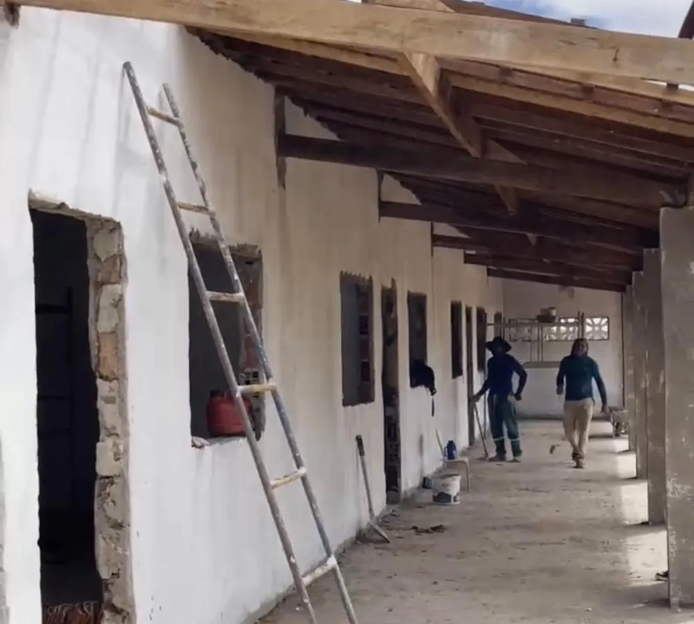Prefeitura de Cajazeiras retoma obras na escola José Antônio Dias, em Engenheiro Ávidos