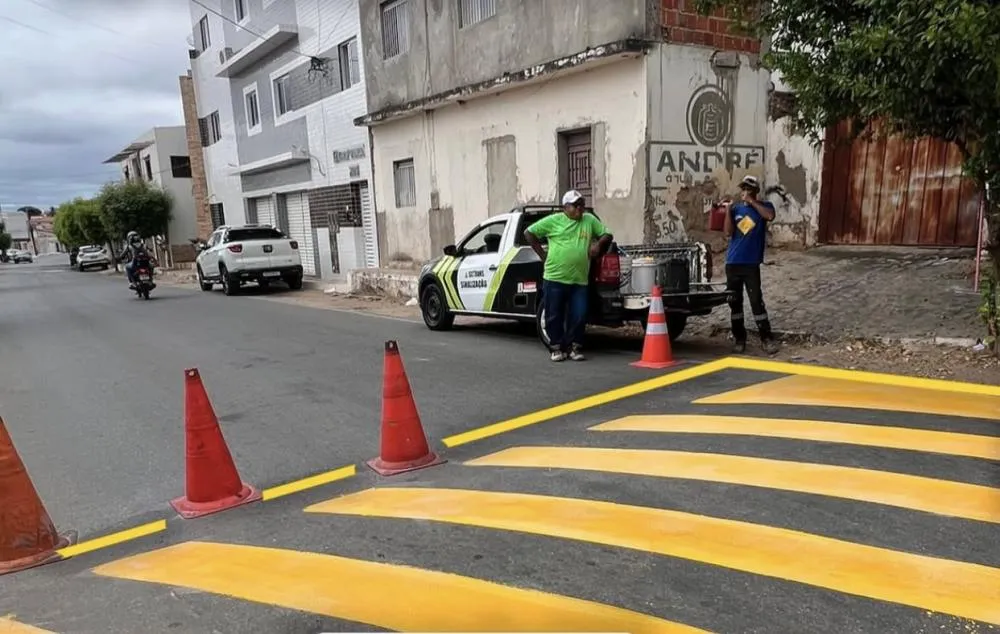 SCTrans continua realizando a pintura de redutores de velocidade|Foto: Divulgação