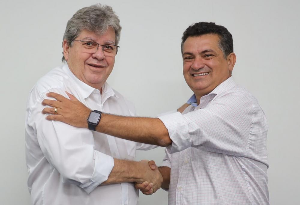 Na Capital: Prefeito Luiz Claudino se reúne com o governador João Azevedo e reafirma parceria política e administrativa