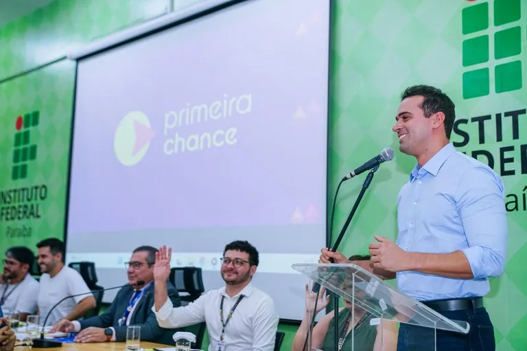 Vice-governador Lucas Ribeiro participa de acolhimento dos estagiários da edição 2025 do programa Primeira Chance