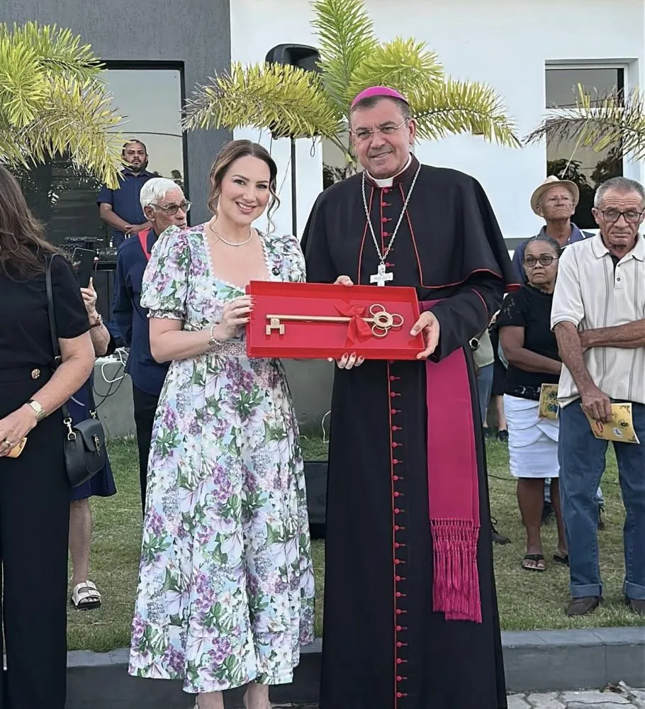 Prefeita Denise Bayma recebe o bispo Dom Francisco Gabriel, em Bom Jesus