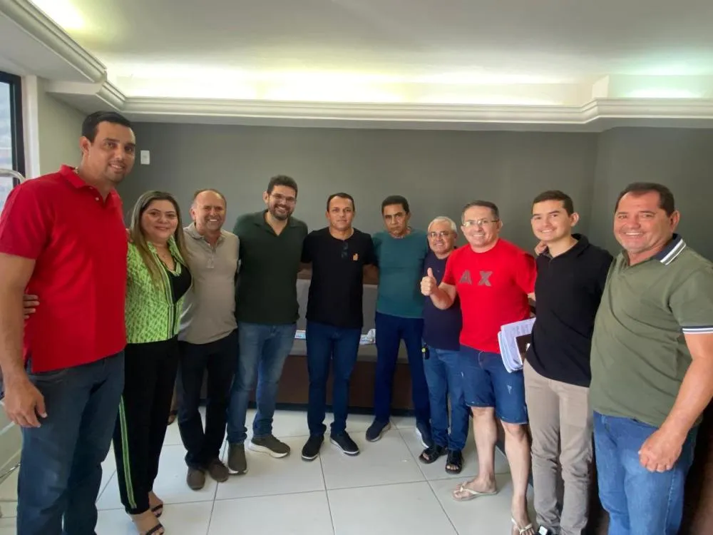 Durante reunião do grupo de oposição de Santa Helena (Foto: Tribuna10)