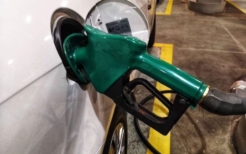 Gasolina sobe até R$ 0,40 de um dia para o outro e Procon-JP deflagra ‘Operação Margem Explosiva’