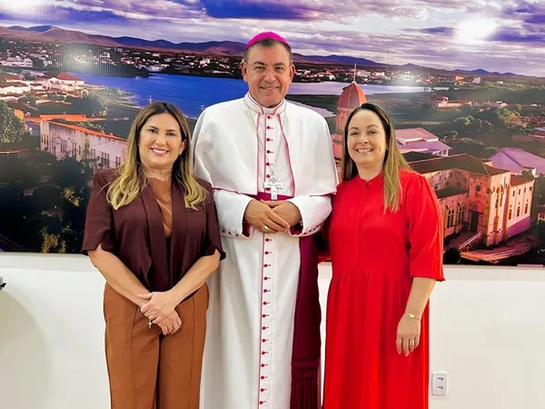 Bispo diocesano Dom Francisco Gabriel faz visita a sede da Prefeitura Municipal|Foto: Assessoria