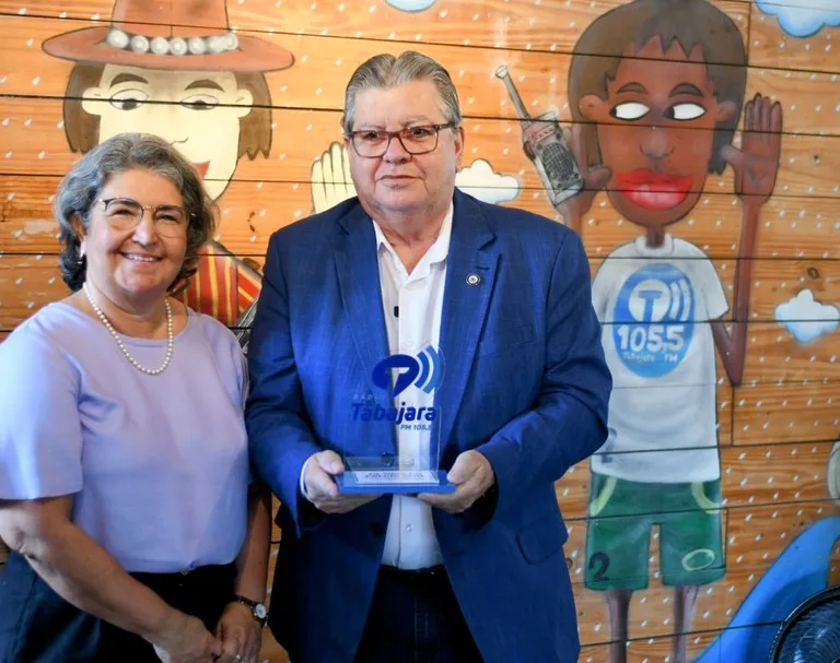 Governador João Azevêdo é homenageado nos 40 anos da sede da Rádio Tabajara e destaca investimentos na emissora