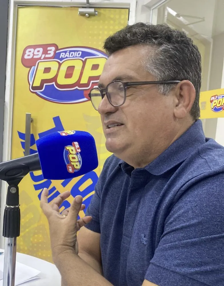 Prefeito Luiz Claudino em entrevista|Foto: Assessoria
