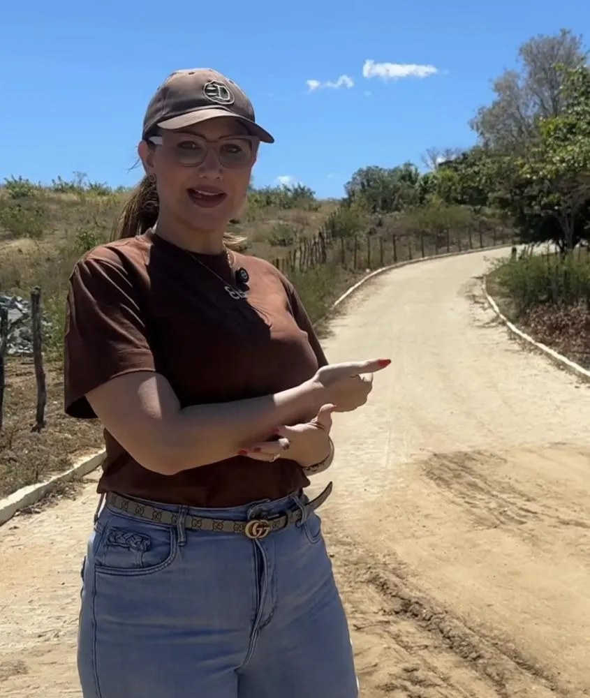 Prefeita Denise Bayma destaca o avanço nas obras de pavimentação|Foto: Divulgação