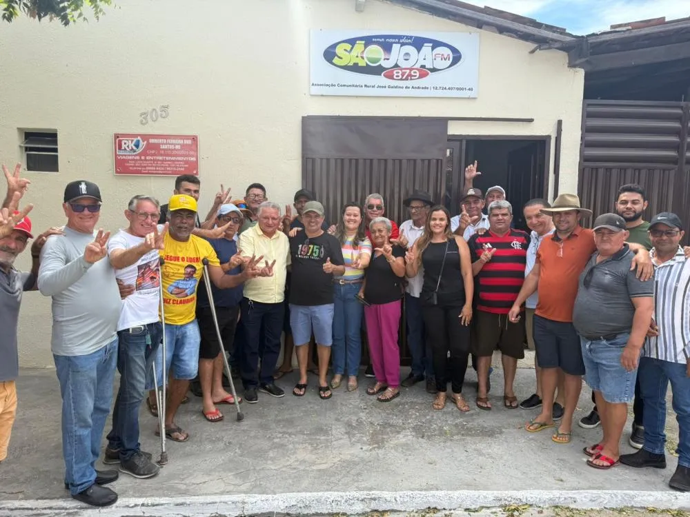 Prefeito Luiz Claudino e pré-candidata a deputada, Larúcia Sá, são prestigiados por apoiadores|Foto: Divulgação