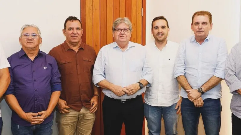 Chico Mendes e lideranças de Alcantil discutem demandas com governador|Foto: Divulgação