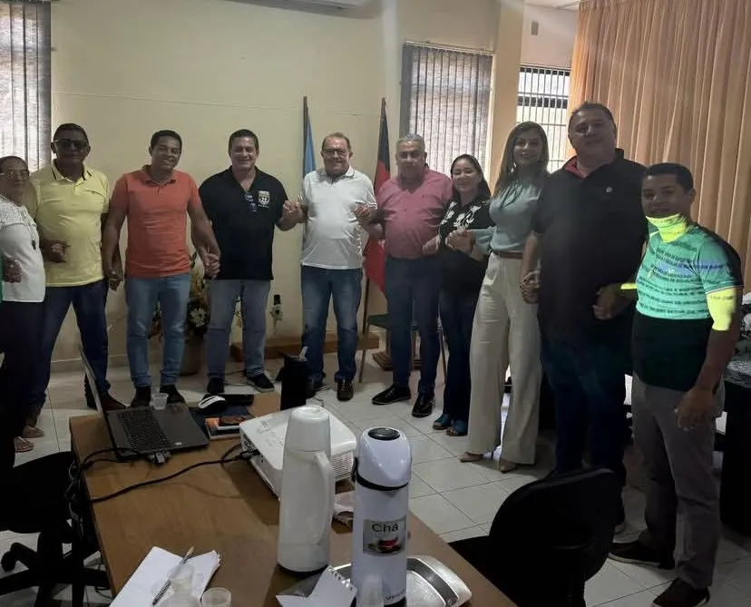 Prefeito Ceninha e a vice-prefeita Dinorah Ramalho durante o encontro com grupos de empresários (Foto: Divulgação) 