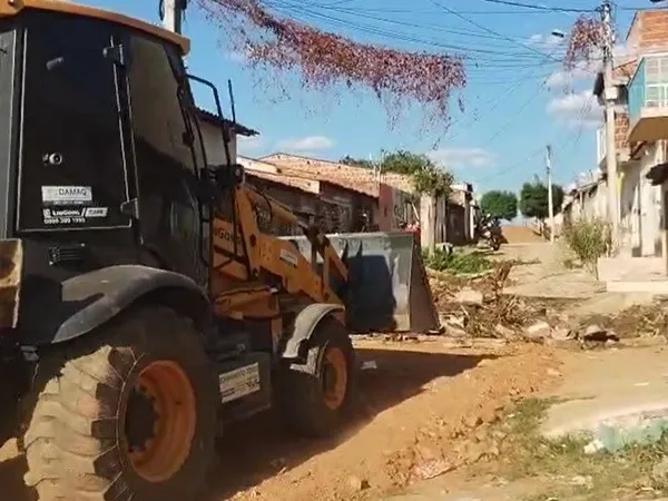 Prefeitura de Cajazeiras inicia trabalhos de pavimentação|Foto: Assessoria