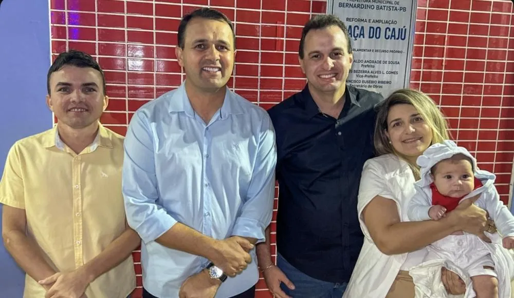 Espedito Filho e Laís Raquel prestigiam inauguração da Praça do Caju, em Bernardino Batista-PB|Foto: Divulgação