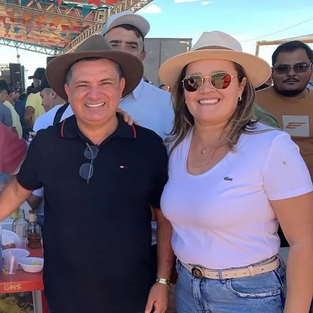 Prefeito Luiz Claudino e sua esposa Larúcia Sá|Foto: Divulgação